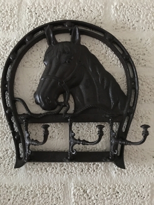 Wall coat rack horse cast iron, 3 hooks, beautiful!!
